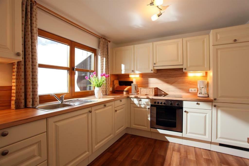 Haus Waldhof Apartment Brixen im Thale Ngoại thất bức ảnh